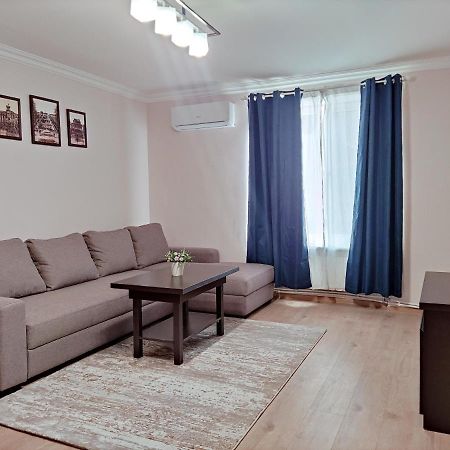 Renovated 1 Bedroom With King Size Bed In Kentron Erevan Esterno foto
