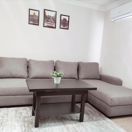Renovated 1 Bedroom With King Size Bed In Kentron Erevan Esterno foto