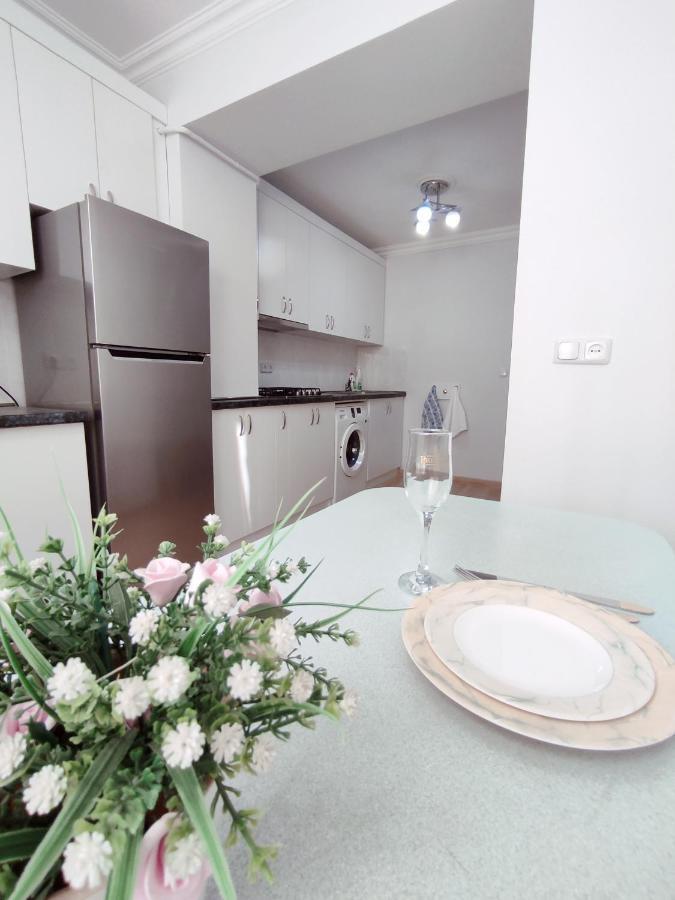 Renovated 1 Bedroom With King Size Bed In Kentron Erevan Esterno foto