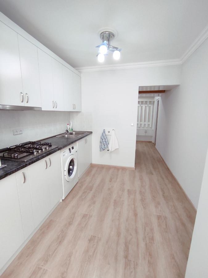 Renovated 1 Bedroom With King Size Bed In Kentron Erevan Esterno foto