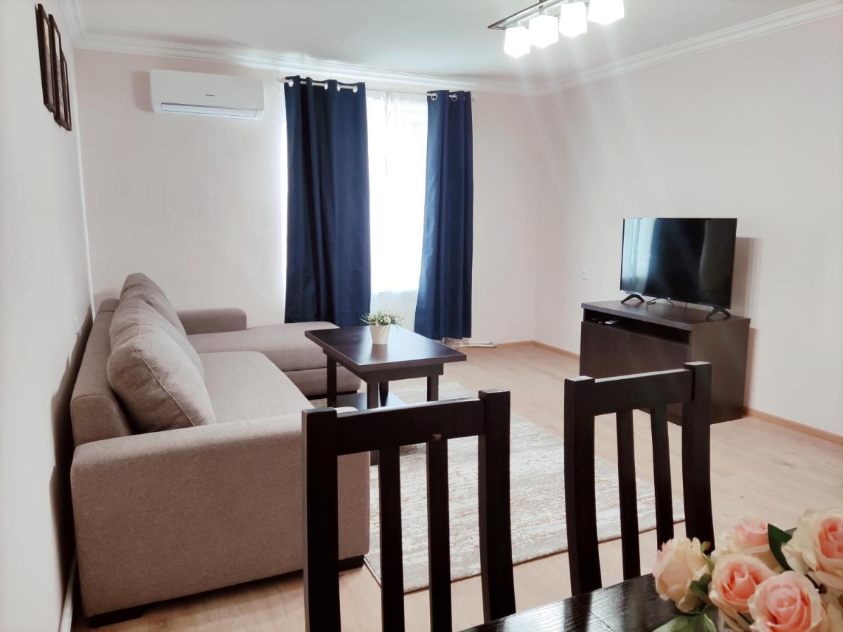 Renovated 1 Bedroom With King Size Bed In Kentron Erevan Esterno foto